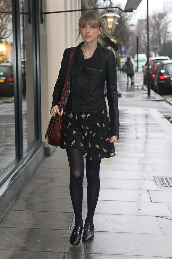 Taylor Swift goes shopping in London on January 24, 2012 