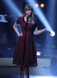 Taylor Swift performing on Swedish-Norwegian talk show Skavlan in London 11/8/12