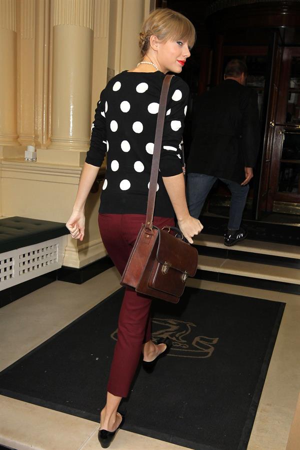 Taylor Swift leaving her hotel in London 11/7/12