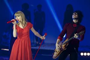Taylor Swift at Westfield Mall in London 11/6/12