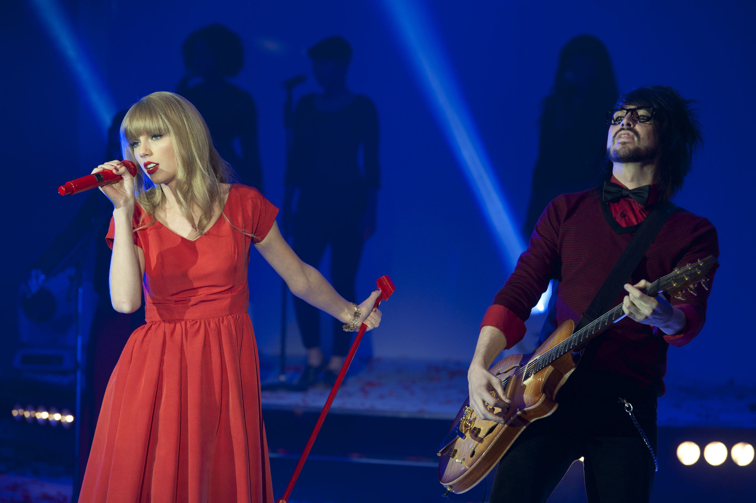 Taylor Swift at Westfield Mall in London 11/6/12