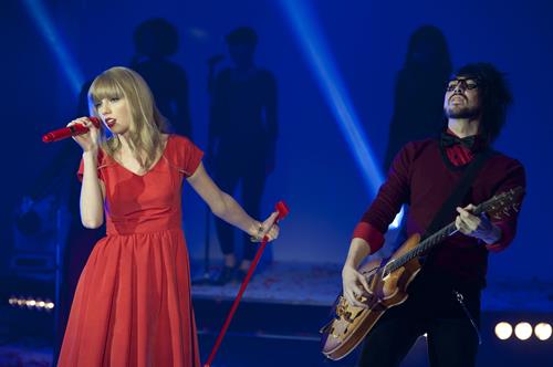 Taylor Swift at Westfield Mall in London 11/6/12