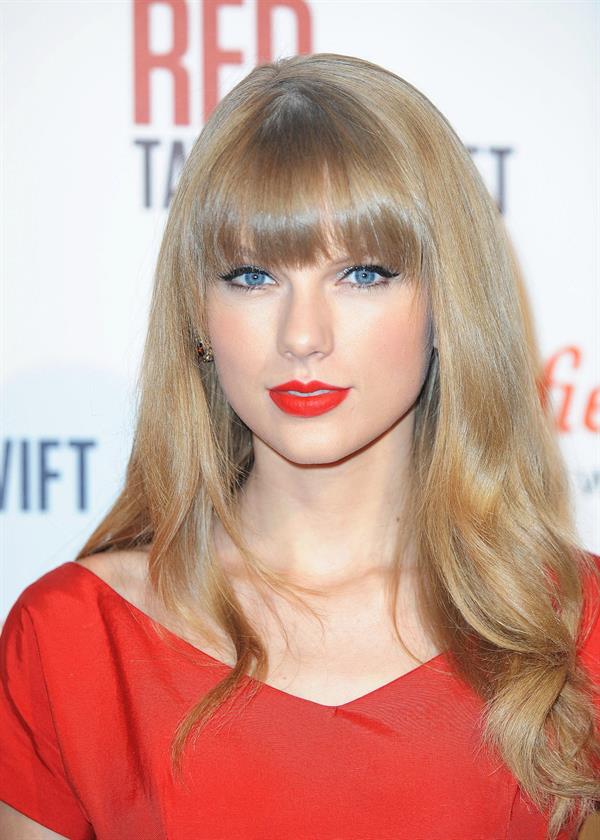 Taylor Swift at Westfield Mall in London 11/6/12