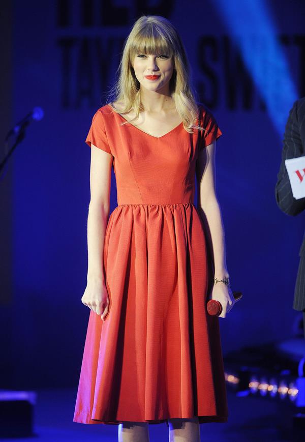 Taylor Swift at Westfield Mall in London 11/6/12