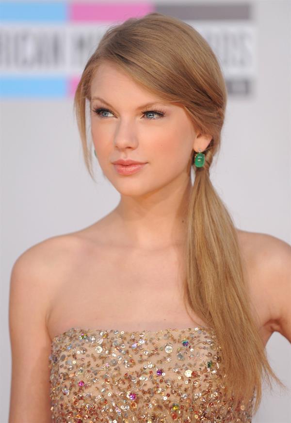 Taylor Swift 39th Annual American Music Awards in Los Angeles November 20, 2011  