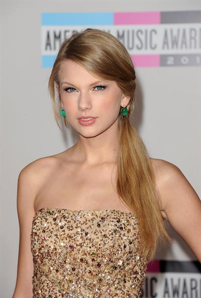 Taylor Swift 39th Annual American Music Awards in Los Angeles November 20, 2011  