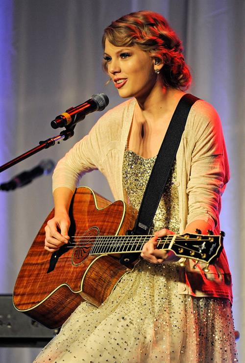 Taylor Swift 41st annual Songwriters Hall of Fame Induction Ceremony on October 16, 2011