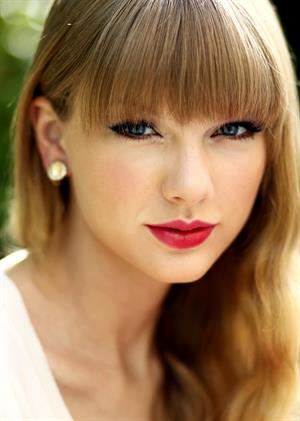 Taylor Swift - Matt Sayles portrait session in Beverly Hills on October 17, 2012