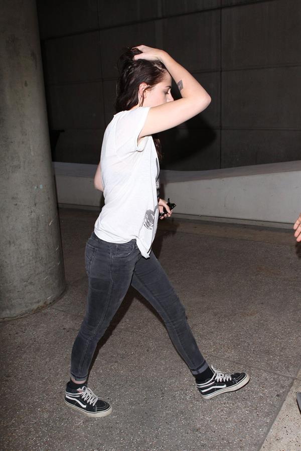 Kristen Stewart – Los Angeles airport arrival 10/4/13  