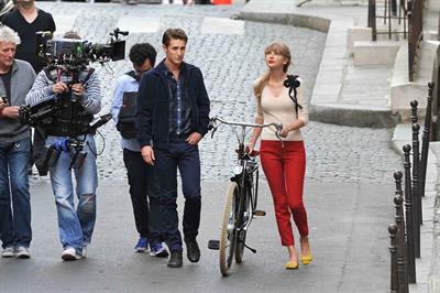 Taylor Swift films music video for ‘Begin Again’ in Paris 10/1/12 