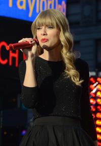 Taylor Swift performs at Good Morning America in New York City October 23, 2012 