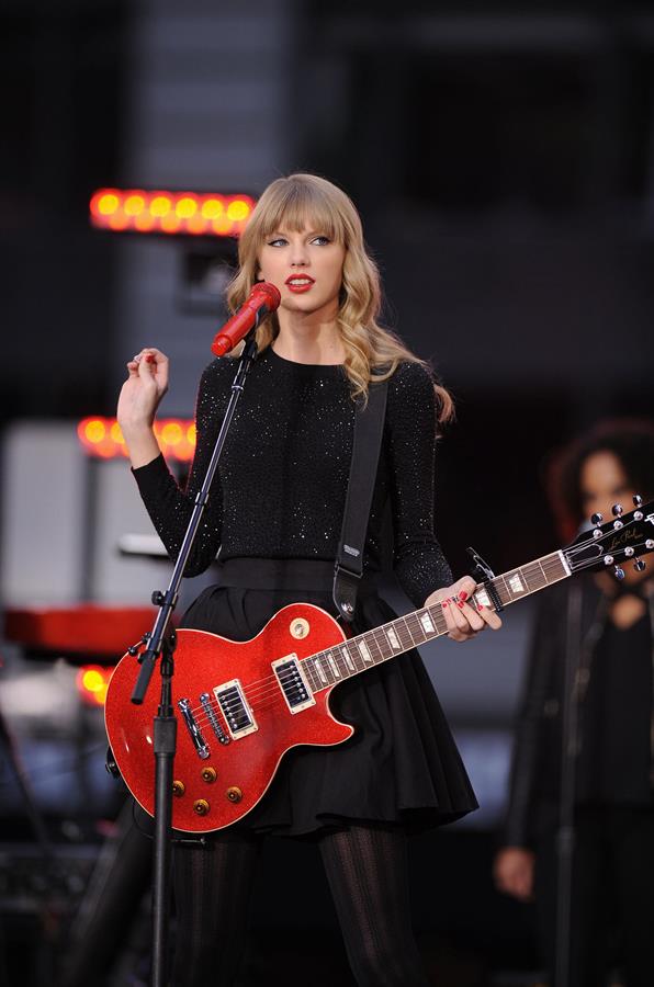 Taylor Swift performs at Good Morning America in New York City October 23, 2012 