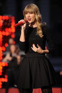 Taylor Swift performs at Good Morning America in New York City October 23, 2012 