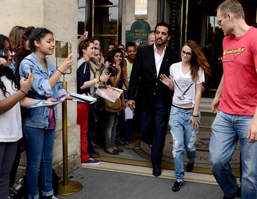 Kristen Stewart at Restaurant Le Castiglione in Paris (July 4, 2013) 