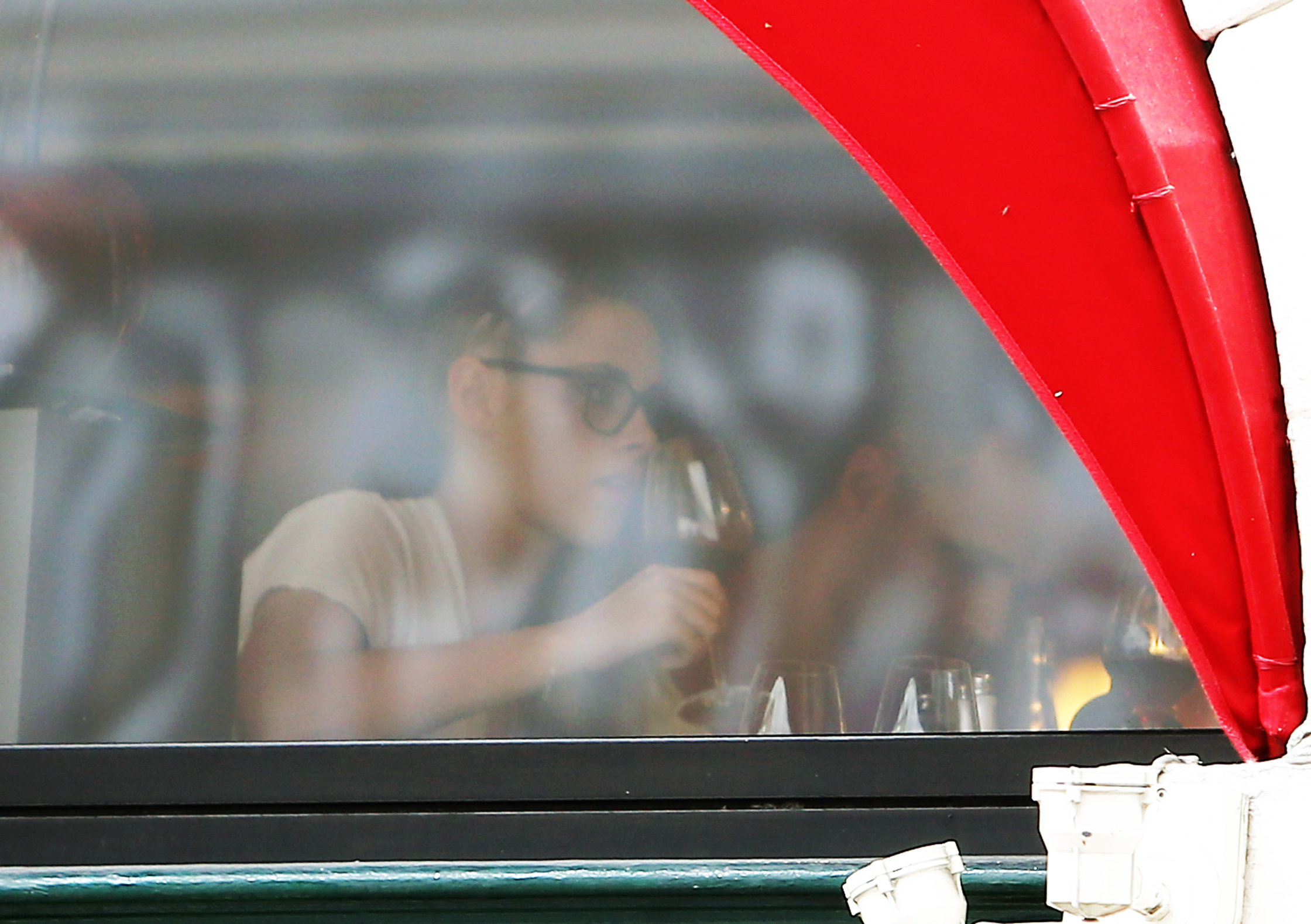 Kristen Stewart at Restaurant Le Castiglione in Paris (July 4, 2013) 
