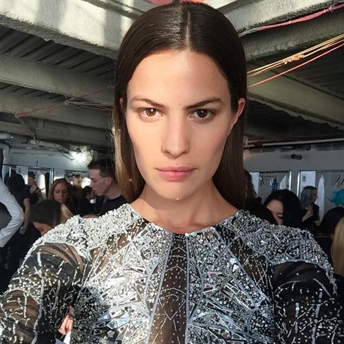 Cameron Russell taking a selfie