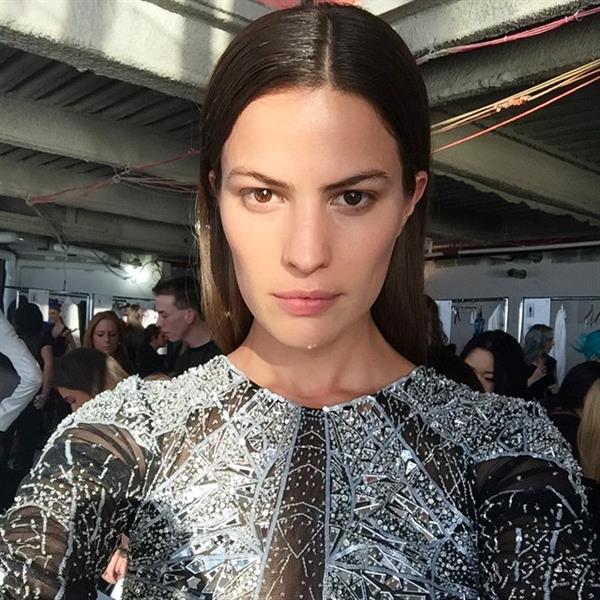 Cameron Russell taking a selfie