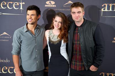 The Twilight Saga Breaking Dawn Part 2 Photocall in Madrid November 15, 2012 Gal Nu
