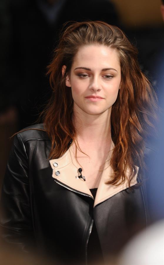 Kristen Stewart at the 'TODAY' show in New York City 11/7/12