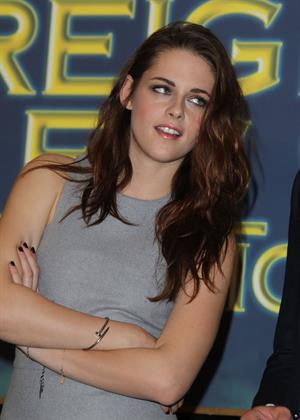 Kristen Stewart at Hollywood Foreign Press Association's Cecil B. Demille Award presentation in Beverly Hills 11/1/12