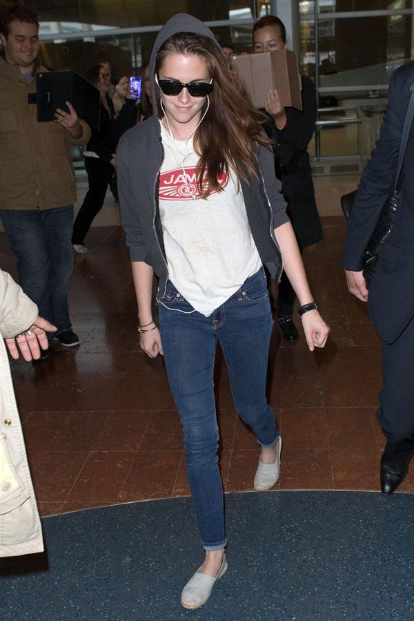 Kristen Stewart at Roissy Charles de Gaulle airport Paris 9/26/12