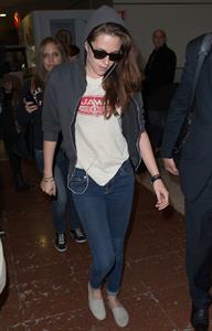 Kristen Stewart at Roissy Charles de Gaulle airport Paris 9/26/12