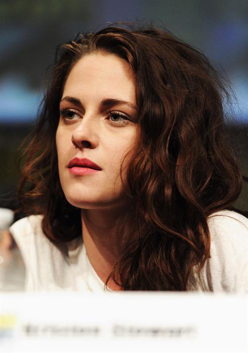 Kristen Stewart -  The Twilight Saga: Breaking Dawn - Part 2  Comic-Con Press Conference in San Diego (12 Jul 2012)