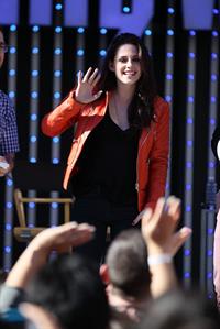 Kristen Stewart - MTV's  Snow White & the Huntsman  Sneak Peek at Universal Citywalk (May 29, 2012)