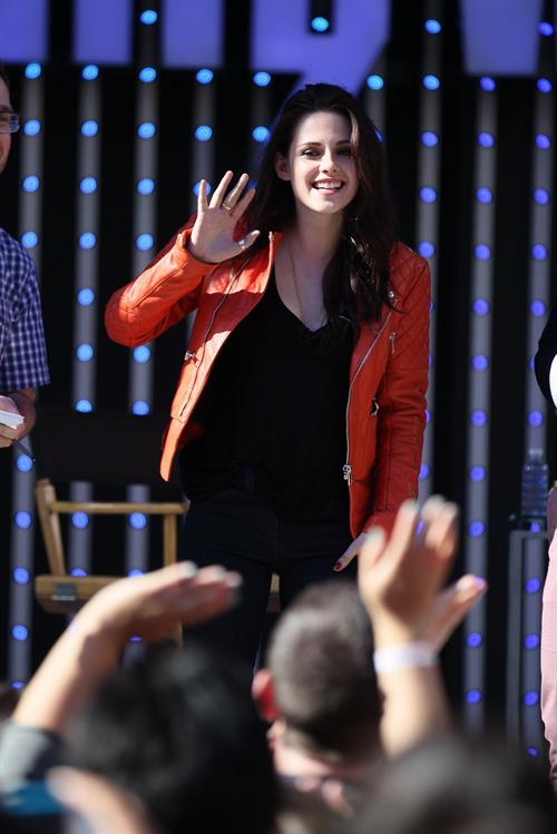 Kristen Stewart - MTV's  Snow White & the Huntsman  Sneak Peek at Universal Citywalk (May 29, 2012)