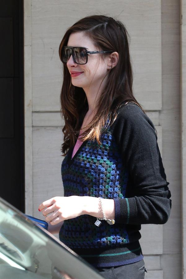 Anne Hathaway candids in London August 24, 2011 