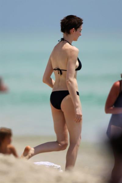 Anne Hathaway on a Beach in Miami 11 05 12 