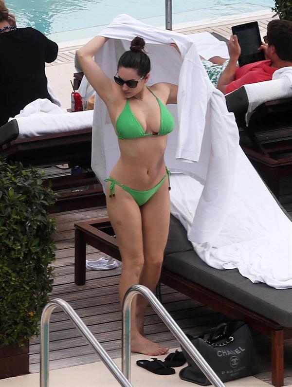 Kelly Brook bikini candids by the pool in Miami 2/1/13 