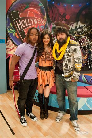 Victoria Justice Victorious S3-E22 'The Bad Roommate' stills 
