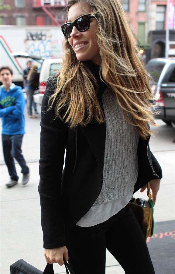 Jessica Biel - Spotted in New York City (06.05.2013) 