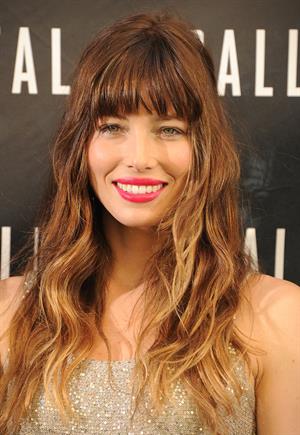 Jessica Biel poses at the Total Recall - Los Angeles Photo Call on July 28, 2012 in Beverly Hills, California