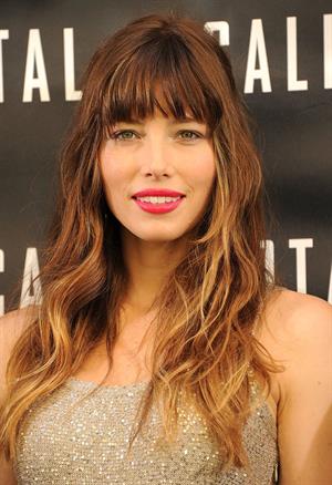 Jessica Biel poses at the Total Recall - Los Angeles Photo Call on July 28, 2012 in Beverly Hills, California
