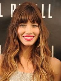 Jessica Biel poses at the Total Recall - Los Angeles Photo Call on July 28, 2012 in Beverly Hills, California