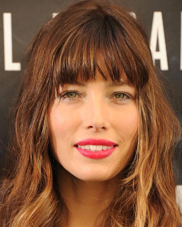 Jessica Biel poses at the Total Recall - Los Angeles Photo Call on July 28, 2012 in Beverly Hills, California