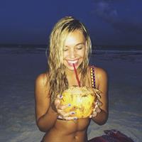 Alexis Ren Pictures Alexis Ren