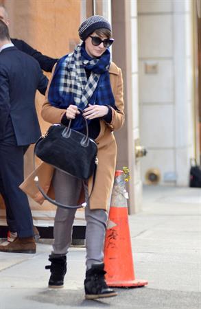 Anne Hathaway shopping on Madison Ave in NYC 1/8/13  