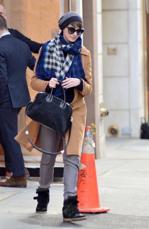 Anne Hathaway shopping on Madison Ave in NYC 1/8/13  