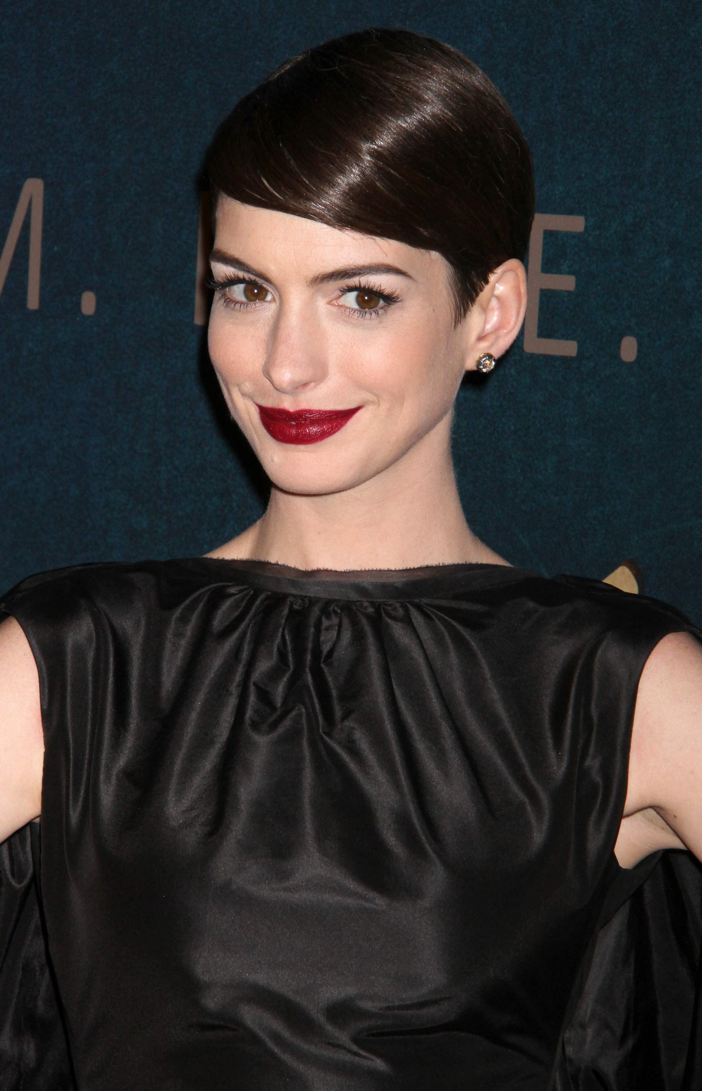 Anne Hathaway Les Miserables NY Premiere December 10-2012 