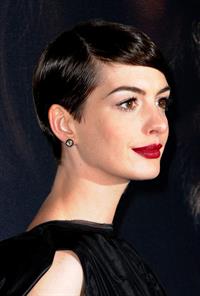 Anne Hathaway Les Miserables NY Premiere December 10-2012 
