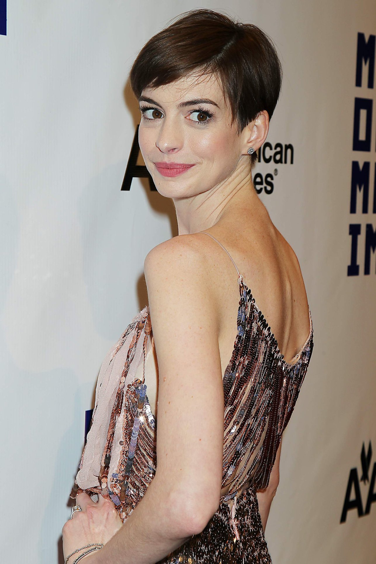 Anne Hathaway Attended the Museum of the Moving Image 27th Annual Black Tie Salute in New York Dec 11, 2012