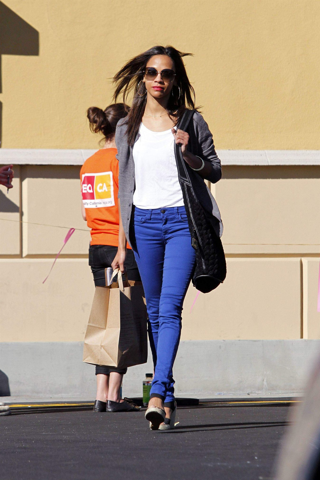 Zoe Saldana Out in Los Angeles January 4, 2012  