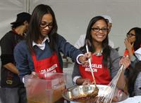 Zoe Saldana 75th Anniversary Of Los Angeles Mission Serving Thanksgiving Dinner To The Homeless