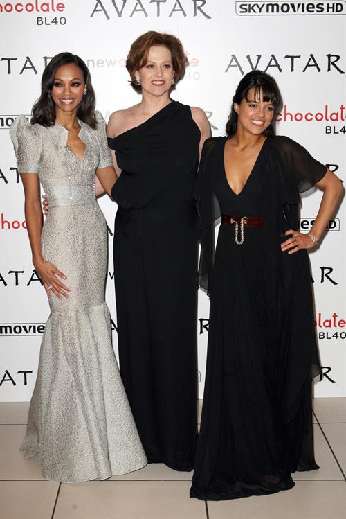 Zoe Saldana at  Avatar  World Premiere in London 10-12-2009
