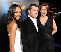 Zoe Saldana ''Avatar'' Premiere in Los Angeles December 16, 2009   