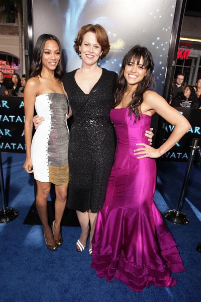 Zoe Saldana ''Avatar'' Premiere in Los Angeles December 16, 2009   