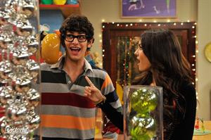 Victoria Justice Victorious Season 3 Episode 1 'A Christmas Tori' stills